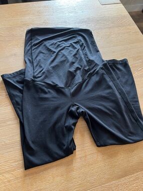 👩🏻‍🍼🍼IINGRID & ISABEL CROPPED MATERNITY LEGGINGS🍼👩🏻‍🍼